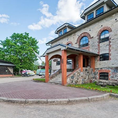 Veskisilla Hotel Turi Exterior photo