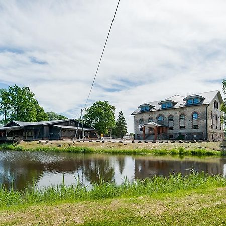 Veskisilla Hotel Turi Exterior photo
