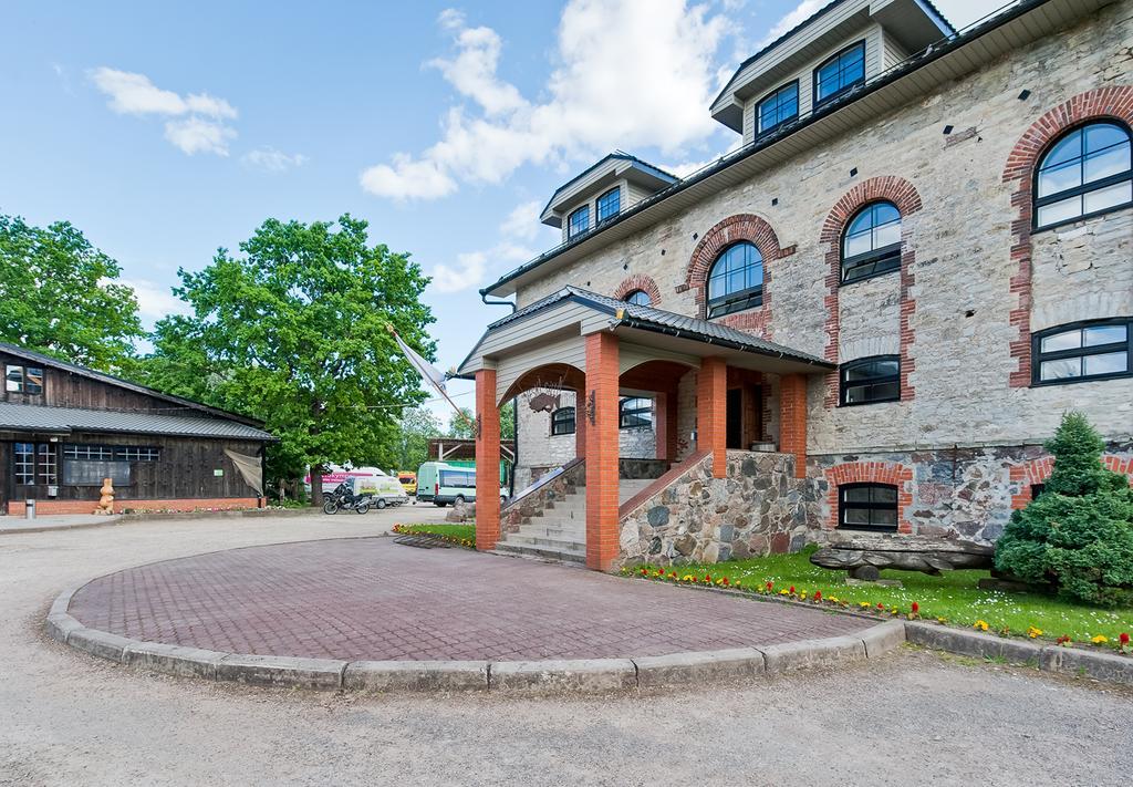 Veskisilla Hotel Turi Exterior photo