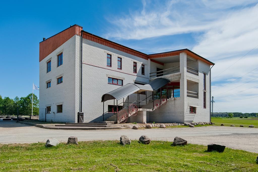 Veskisilla Hotel Turi Exterior photo