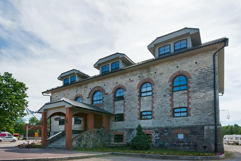 Veskisilla Hotel Turi Exterior photo